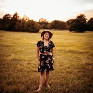 Meet your Posher, Claudia